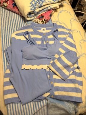 Women’s target JoyLab athletic set Size large in sweater & leggings, medium bra